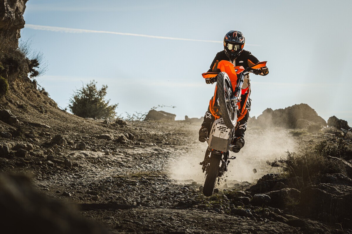 Presentate le nuove KTM 690 Enduro R e 690 SMC R 2026